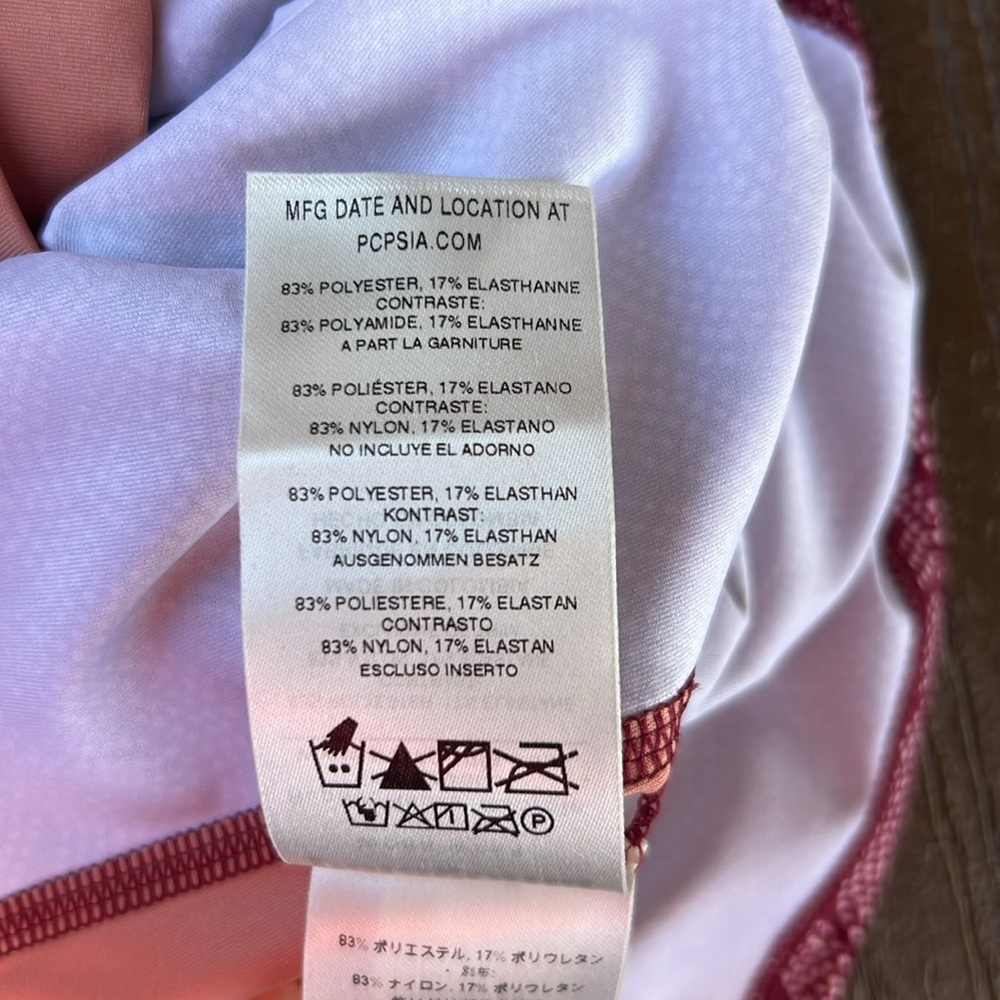 NWT Patagonia Micro Swell Rashguard Bluff River Arrow Red Short Sleeve Size Med - Picture 10 of 10